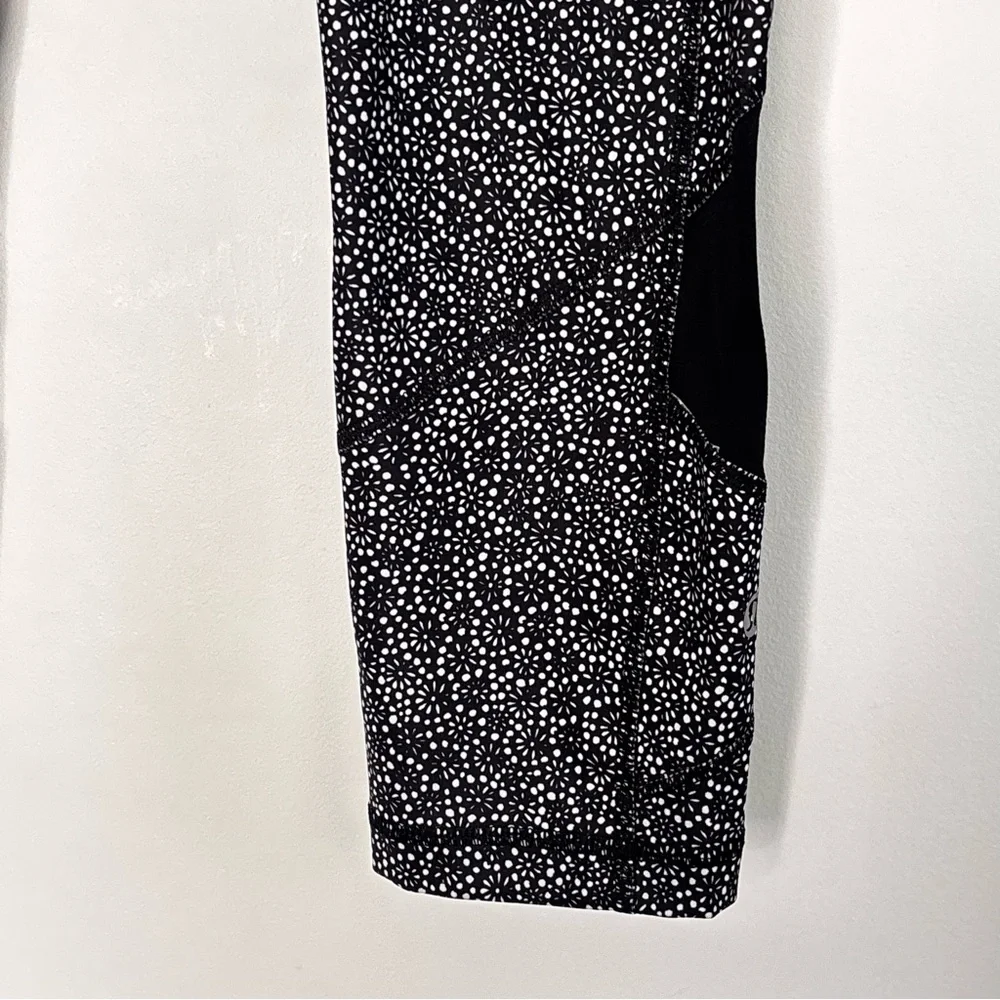 Lululemon Pace Rival Crop Leggings W/ Pockets Size 6 Freckle Flower Black White
